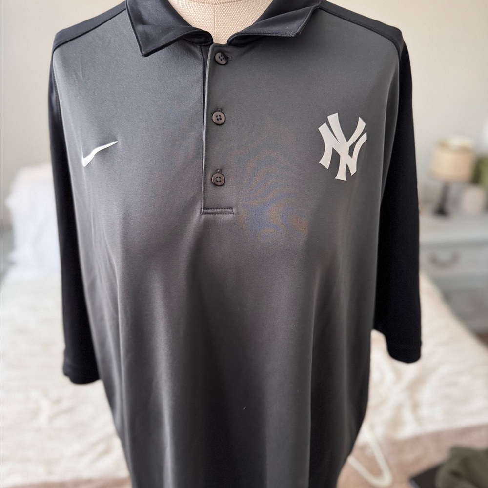 Nike Men's Black and Gray Polo Shirt